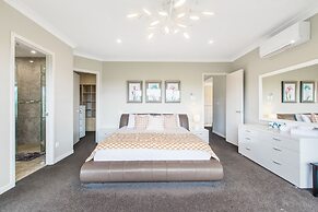 Luxe Whitford Mansion - Pool & Tennis Court