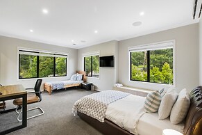 Luxe Whitford Mansion - Pool & Tennis Court