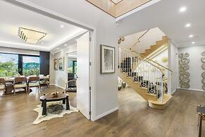 Luxe Whitford Mansion - Pool & Tennis Court