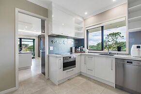 Luxe Whitford Mansion - Pool & Tennis Court