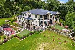 Luxe Whitford Mansion - Pool & Tennis Court
