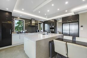 Luxe Whitford Mansion - Pool & Tennis Court