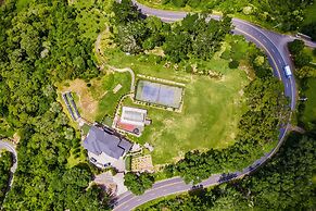 Luxe Whitford Mansion - Pool & Tennis Court