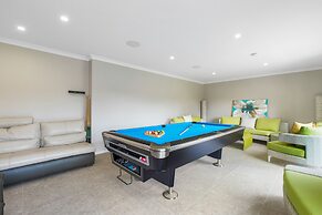 Luxe Whitford Mansion - Pool & Tennis Court
