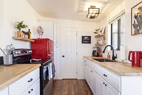 Walpi Ranch - Joshua Tree Getaway W/ Hot Tub, Fire Pit & Bbq! 3 Bedroo