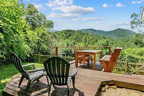 Penny by Avantstay Weaverville Home w/ Mtn Views