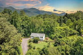 Penny by Avantstay Weaverville Home w/ Mtn Views