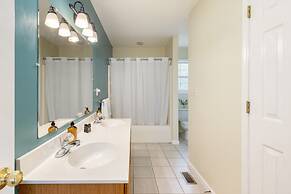 Penny by Avantstay Weaverville Home w/ Mtn Views