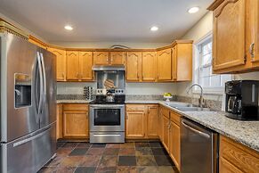 Penny by Avantstay Weaverville Home w/ Mtn Views