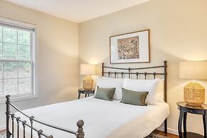 Penny by Avantstay Weaverville Home w/ Mtn Views