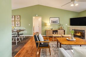 Penny by Avantstay Weaverville Home w/ Mtn Views