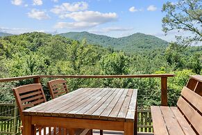 Penny by Avantstay Weaverville Home w/ Mtn Views