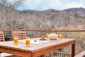 Penny by Avantstay Weaverville Home w/ Mtn Views