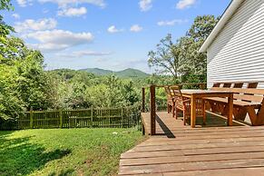 Penny by Avantstay Weaverville Home w/ Mtn Views