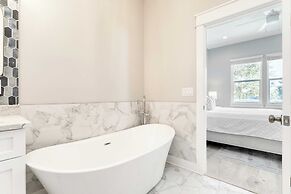 Sunfish Elegance by Avantstay Beach Access at an Indoor/outdoor Paradi