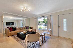 Summerfin by Avantstay Sunny Retreat Minutes From the Shore!