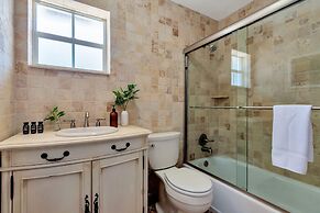 Summerfin by Avantstay Sunny Retreat Minutes From the Shore!