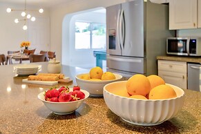 Summerfin by Avantstay Sunny Retreat Minutes From the Shore!