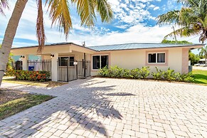 Summerfin by Avantstay Sunny Retreat Minutes From the Shore!