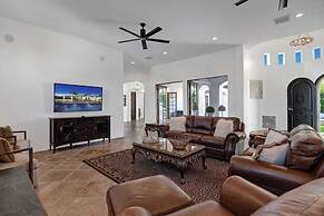 Villa Toscana by Avantstay Palatial Villa With Spa, Pool, Theater & Ga