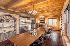 Leyland by Avantstay Cabin Mansion w/ Views
