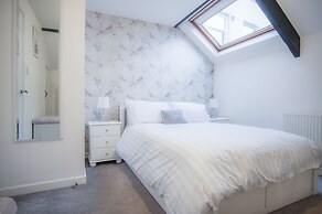 Penthouse At The Mews - 2 Bed Apartment - Tenby