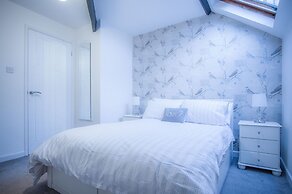 Penthouse At The Mews - 2 Bed Apartment - Tenby