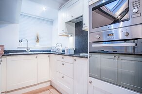 Penthouse At The Mews - 2 Bed Apartment - Tenby