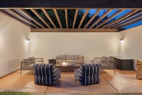 Starlight Estate by Avantstay 26 People! Architectual Mansion w/ Pool,