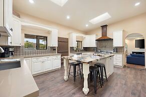 Starlight Estate by Avantstay 26 People! Architectual Mansion w/ Pool,