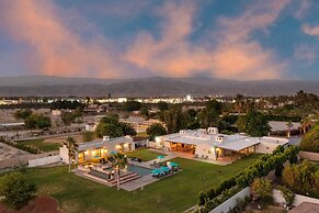 Starlight Estate by Avantstay 26 People! Architectual Mansion w/ Pool,