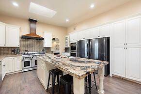 Starlight Estate by Avantstay 26 People! Architectual Mansion w/ Pool,