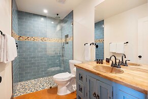 Starlight Estate by Avantstay 26 People! Architectual Mansion w/ Pool,