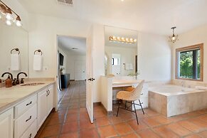 Starlight Estate by Avantstay 26 People! Architectual Mansion w/ Pool,