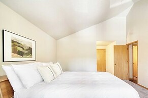 Tanner by Avantstay Modern Cascades Escape