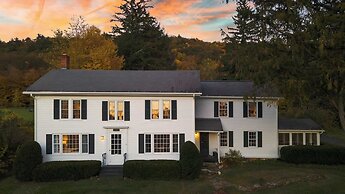 Whitney by Avantstay Private Berkshires Estate