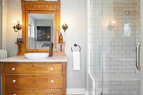 Whitney by Avantstay Private Berkshires Estate