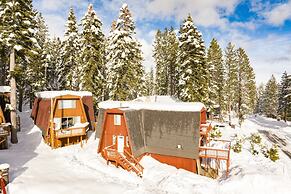 Chickadee by Avantstay Modern A-frame Cabin