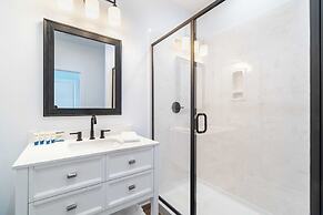 Bottlenose by Avantstay Walk to Miramar Beach