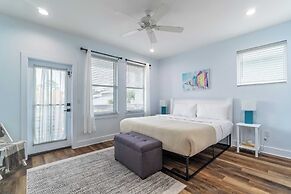 Bottlenose by Avantstay Walk to Miramar Beach