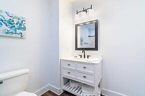 Bottlenose by Avantstay Walk to Miramar Beach