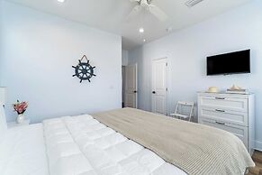 Bottlenose by Avantstay Walk to Miramar Beach