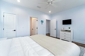 Bottlenose by Avantstay Walk to Miramar Beach