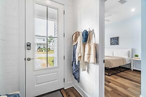 Bottlenose by Avantstay Walk to Miramar Beach