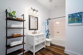 Bottlenose by Avantstay Walk to Miramar Beach