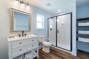 Bottlenose by Avantstay Walk to Miramar Beach