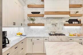 Dory by Avantstay Walk to the Beach, Luxe Home