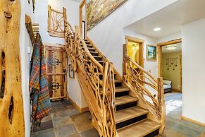 Base Camp by Avantstay Magical Cabin w/ Sauna, Hot Tub & Close to Snow