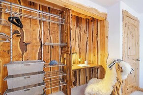 Base Camp by Avantstay Magical Cabin w/ Sauna, Hot Tub & Close to Snow