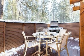 Base Camp by Avantstay Magical Cabin w/ Sauna, Hot Tub & Close to Snow